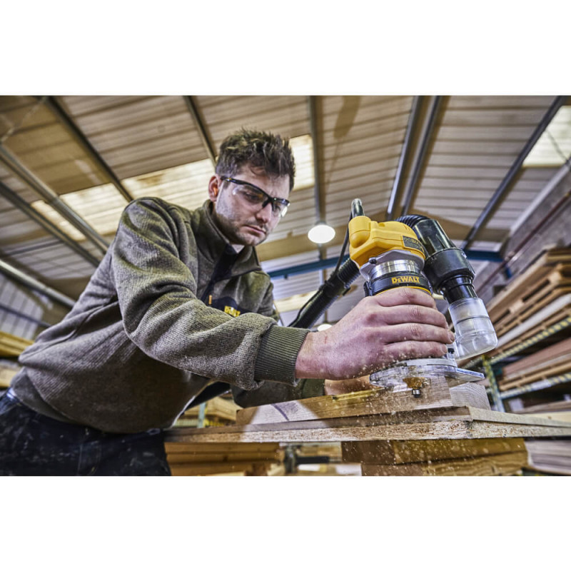 Фрезер мережевий DeWALT D26200