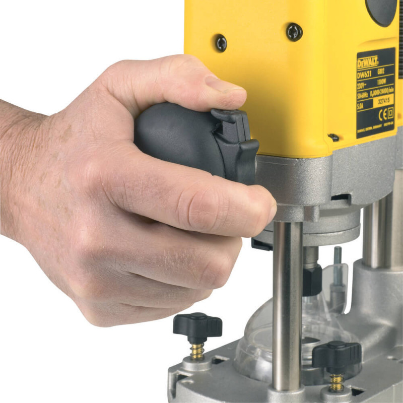 Фрезер мережевий DeWALT DW621