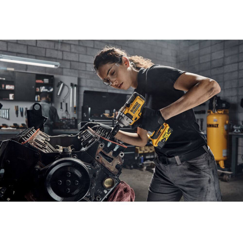 Гайковерт ударний акумуляторний безщітковий DeWALT DCF891NT