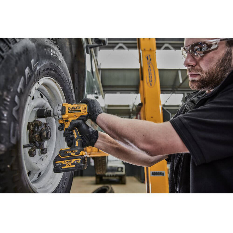 Гайковерт ударний акумуляторний безщітковий DeWALT DCF891NT