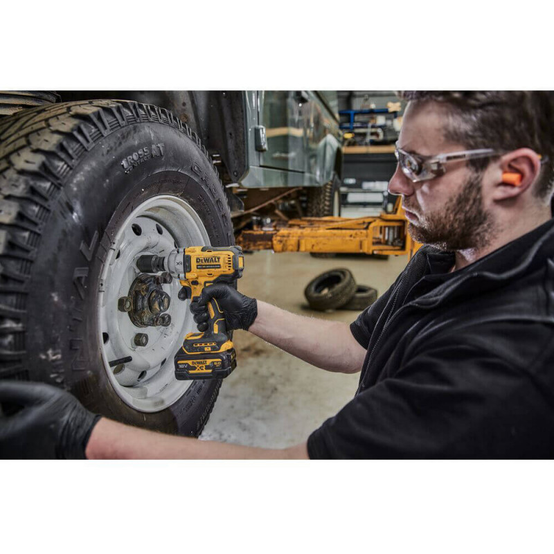 Гайковерт ударний акумуляторний безщітковий DeWALT DCF891NT