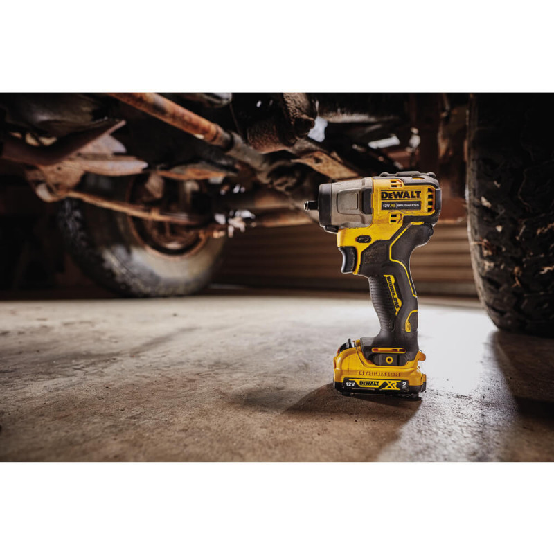 Гайковерт ударный акумуляторний безщітковий DeWALT DCF902D2
