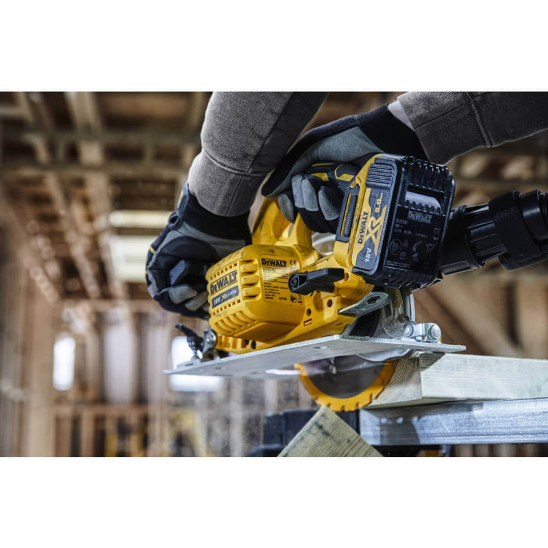 Пила дискова акумуляторна DeWALT DCS570N