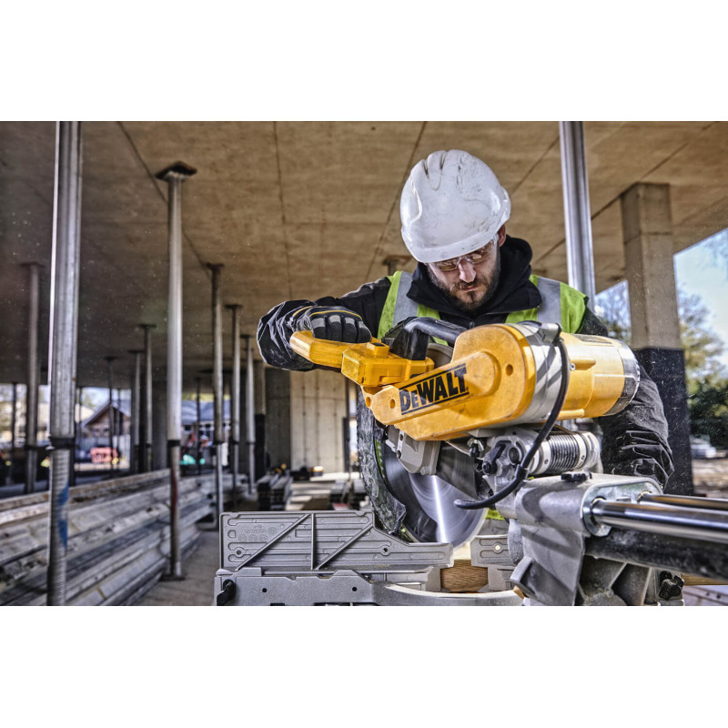 Пила настільна мережева DeWALT DWS780