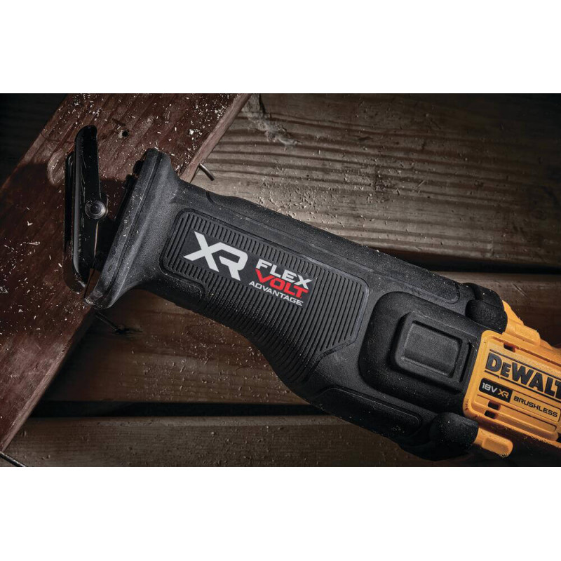 Пила шабельна акумуляторна DeWALT DCS386T1