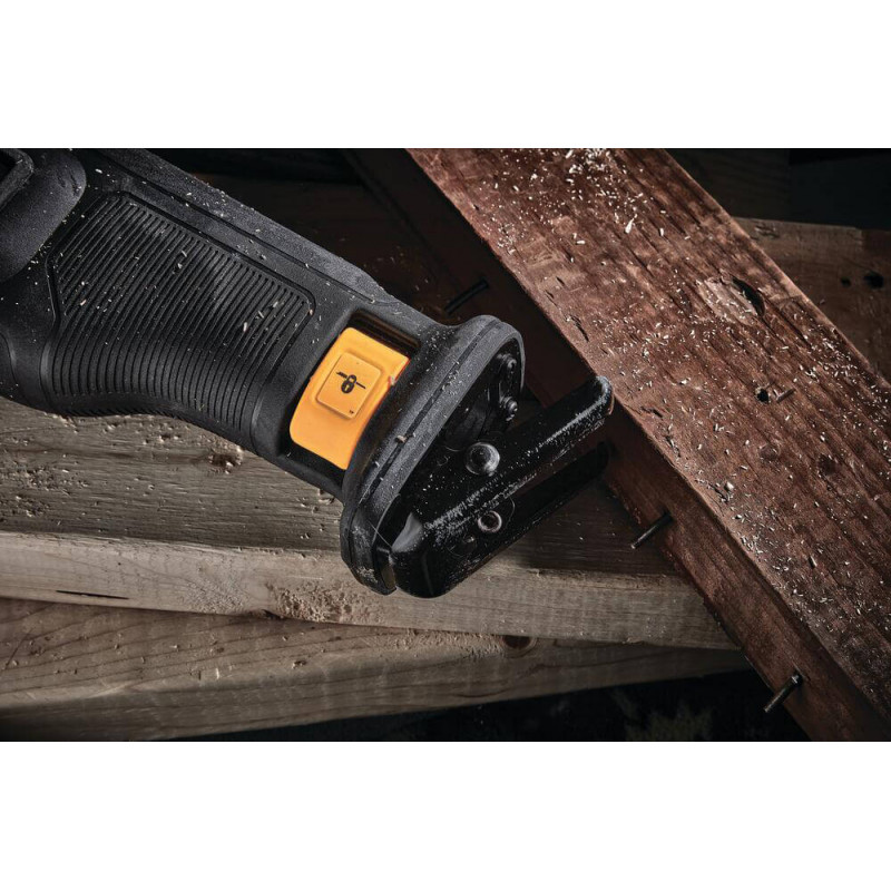 Пила шабельна акумуляторна DeWALT DCS386T1