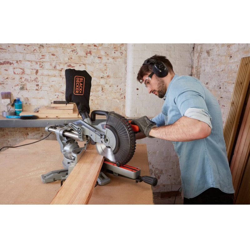 Пила торцювальна мережева BLACK+DECKER BES700