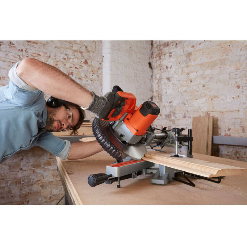 Пила торцювальна мережева BLACK+DECKER BES700