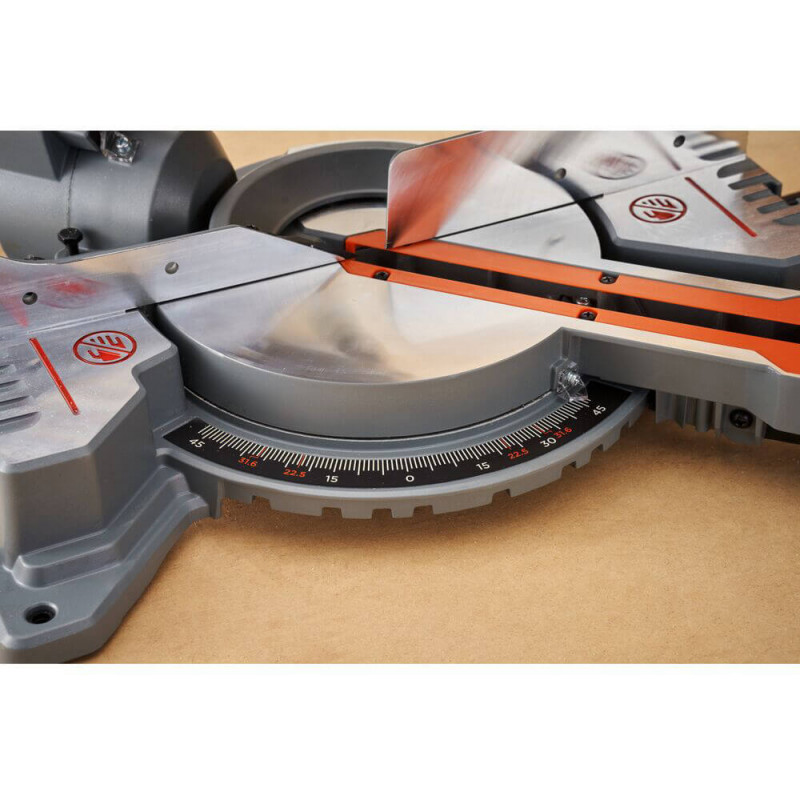 Пила торцювальна мережева BLACK+DECKER BES701