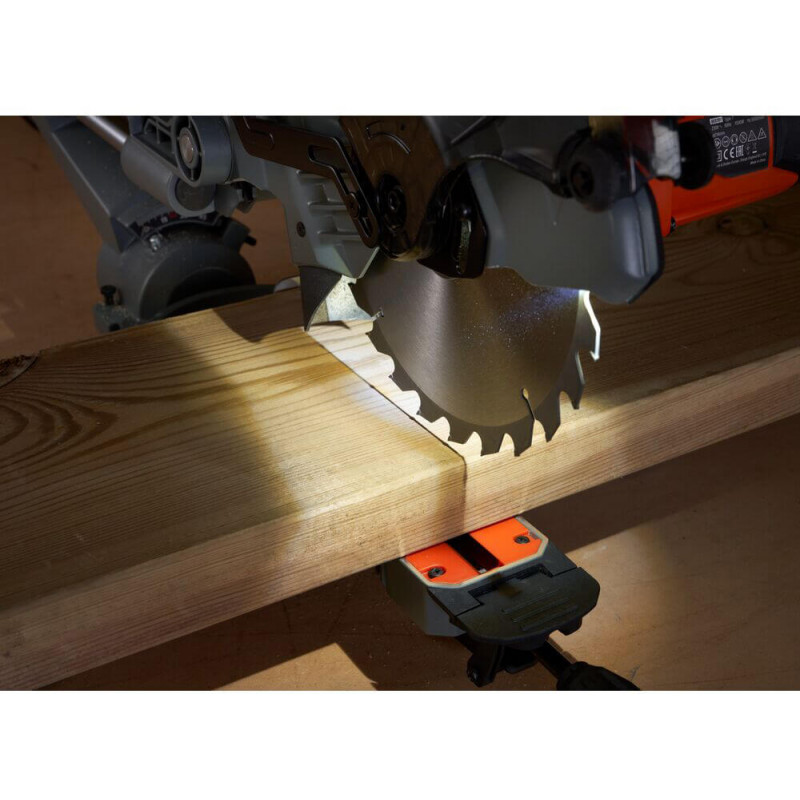 Пила торцювальна мережева BLACK+DECKER BES701