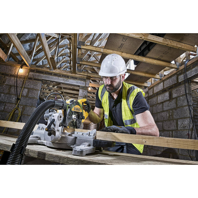 Пила торцювальна мережева DeWALT DWS774