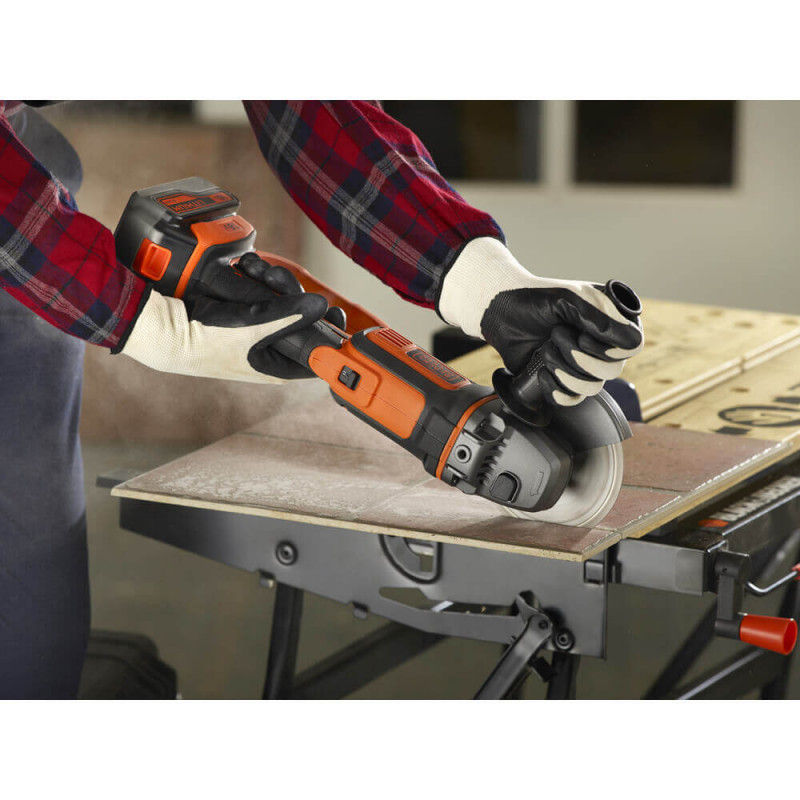 Шліфмашина кутова - болгарка акумуляторна BLACK+DECKER BCG720M1