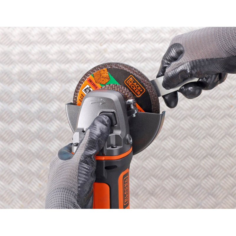 Шліфмашина кутова - болгарка акумуляторна BLACK+DECKER BCG720N