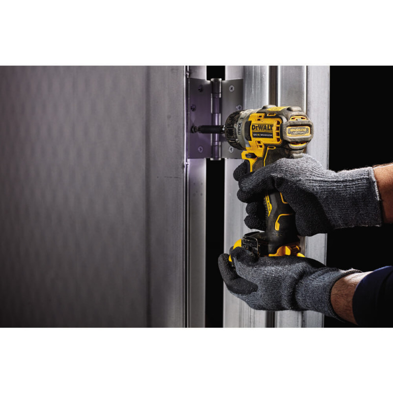 Шурупокрут акумуляторний безщітковий DeWALT DCF601D2
