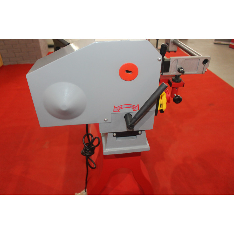 Токарний верстат для обробки і заточування заготовок Holzmann VD 1100N