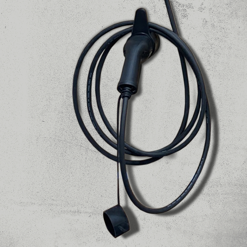 Тримач для кабелю та утримувач зарядного штекеру в комплекті 