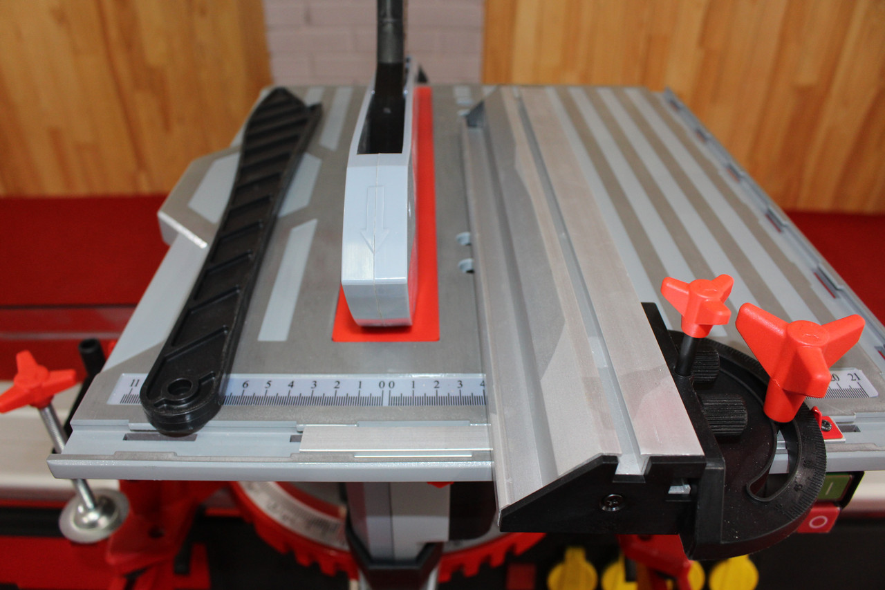 Пила торцювально-циркулярна Holzmann TK 305