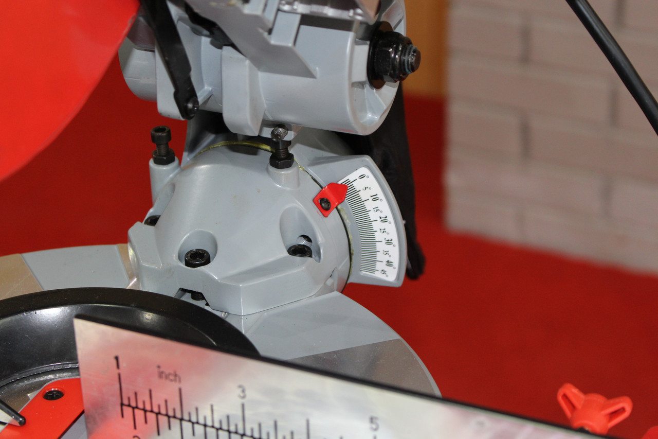 Пила торцювально-циркулярна Holzmann TK 305