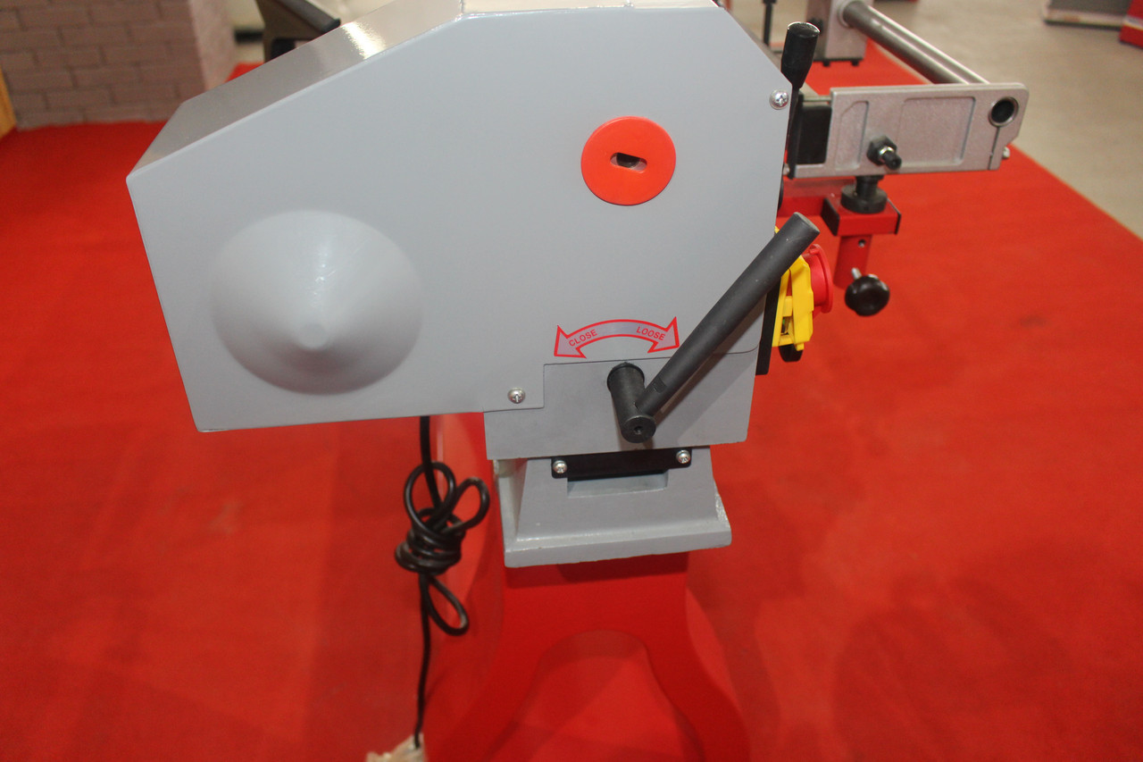 Токарний верстат для обробки і заточування заготовок Holzmann VD 1100N