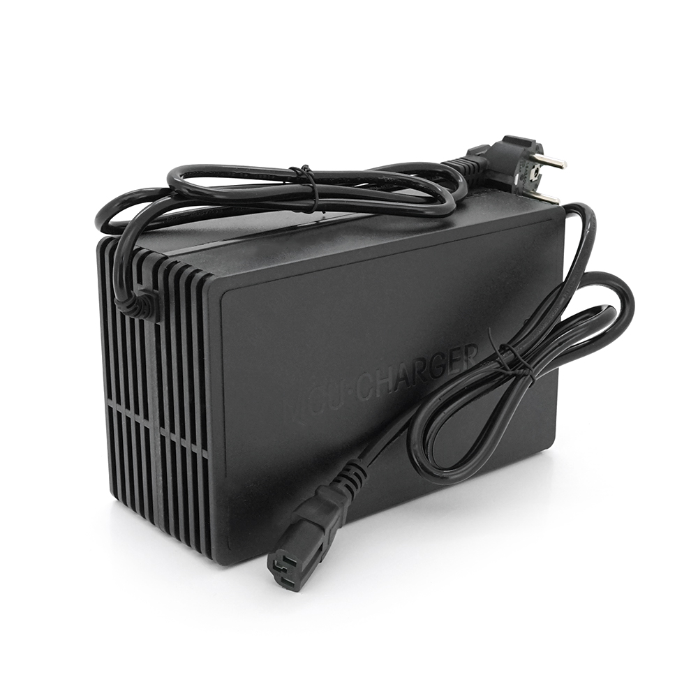 Зарядний пристрій для акумуляторів Li-ion 48V(58,8V),14S,10A,650W, індикація, 220х122х86mm, 1.5kg