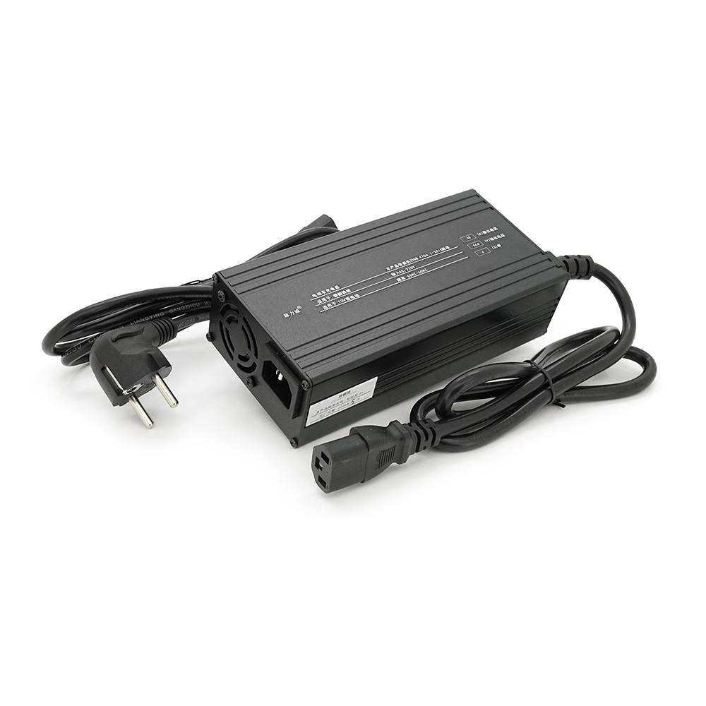 Зарядний пристрій акумуляторів LiFePO4 12V (14.6V), 4S, 15A, LED-індикація, 137x90x50mm